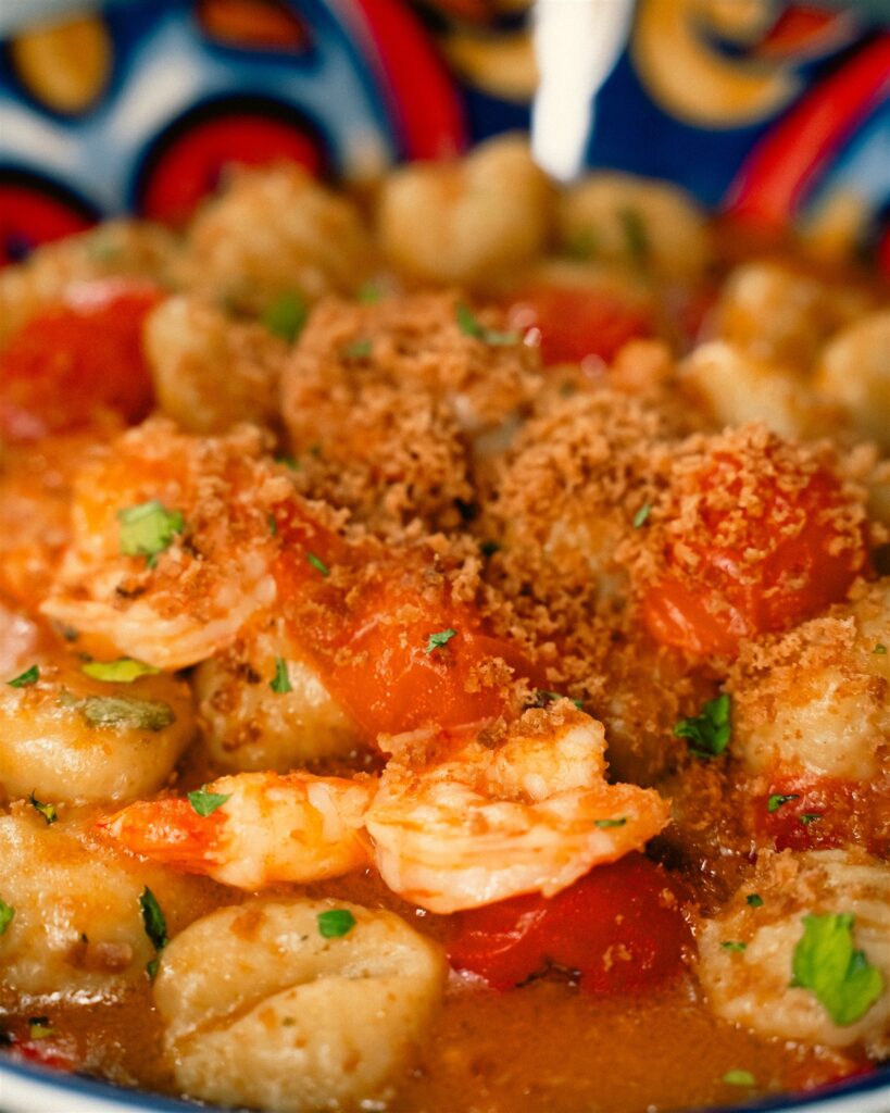 Dettaglio di gnocchi con gamberi del ristorante Serenata Torino Sud